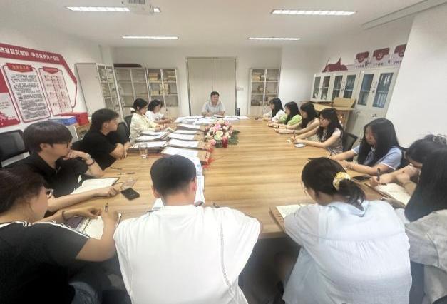 经管公司企业管理研究生党支部召开“以学促行——深入贯彻中央八项规定精神学习教育”专题党课