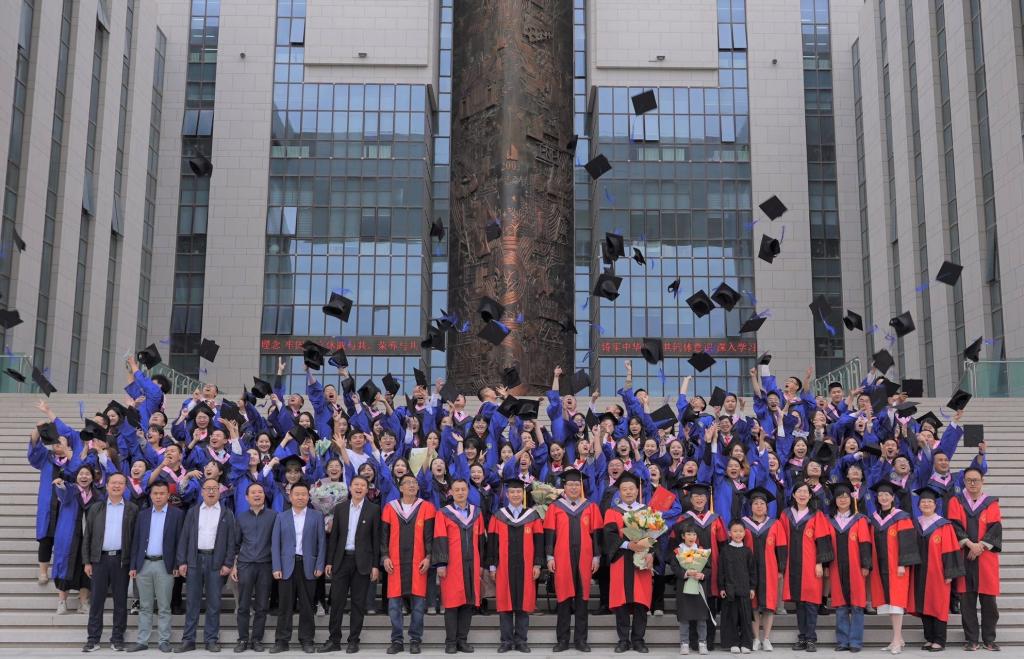 拥抱母校 你好未来|2023年硕士研究生毕业典礼暨学位授予仪式举行